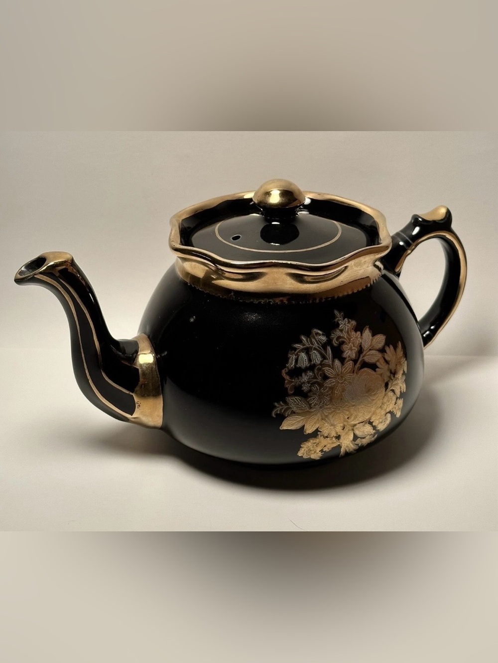 BEAUTIFUL Vintage ARTHUR WOOD England Black And Gold Tea Pot w/ Roses